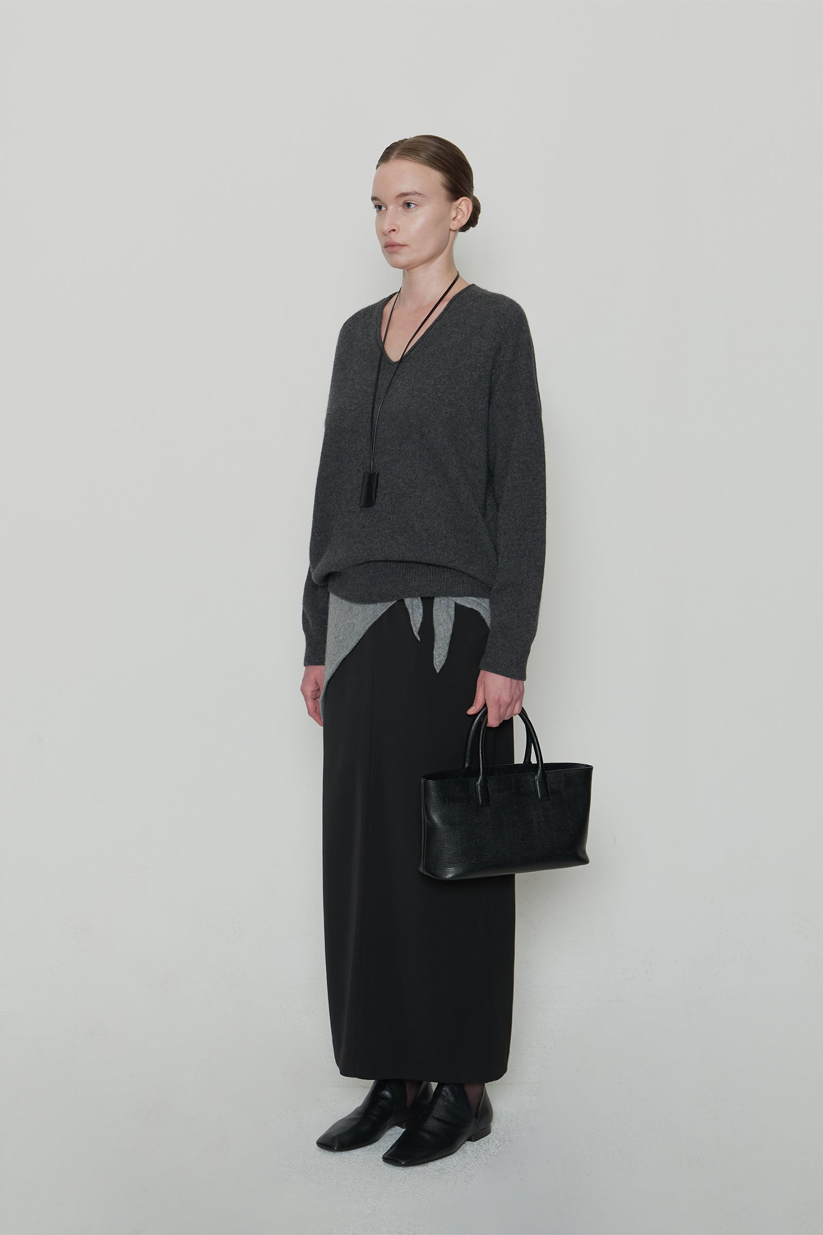 EDIN V-NECK ALPACA KNIT_CHARCOAL