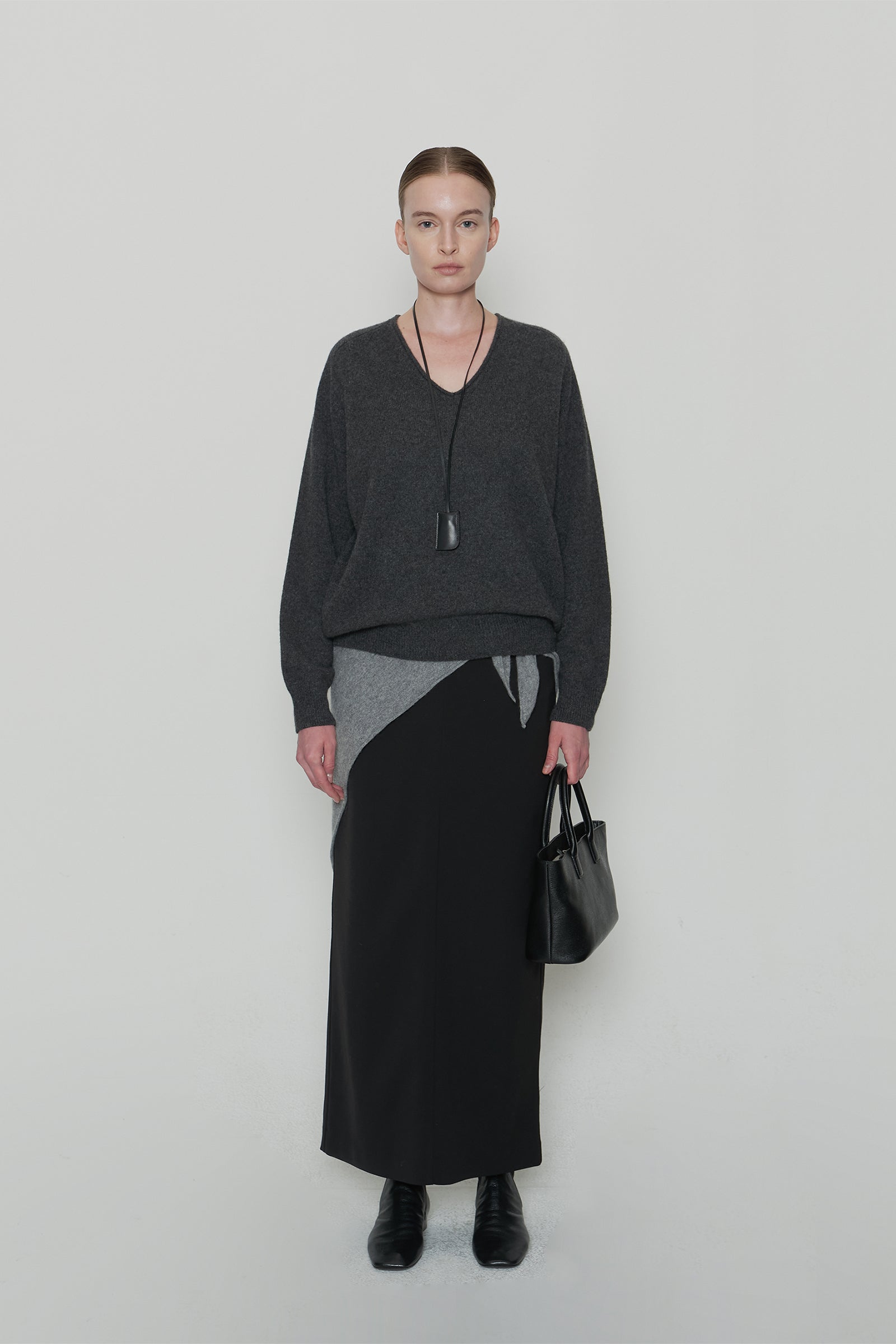 EDIN V-NECK ALPACA KNIT_CHARCOAL