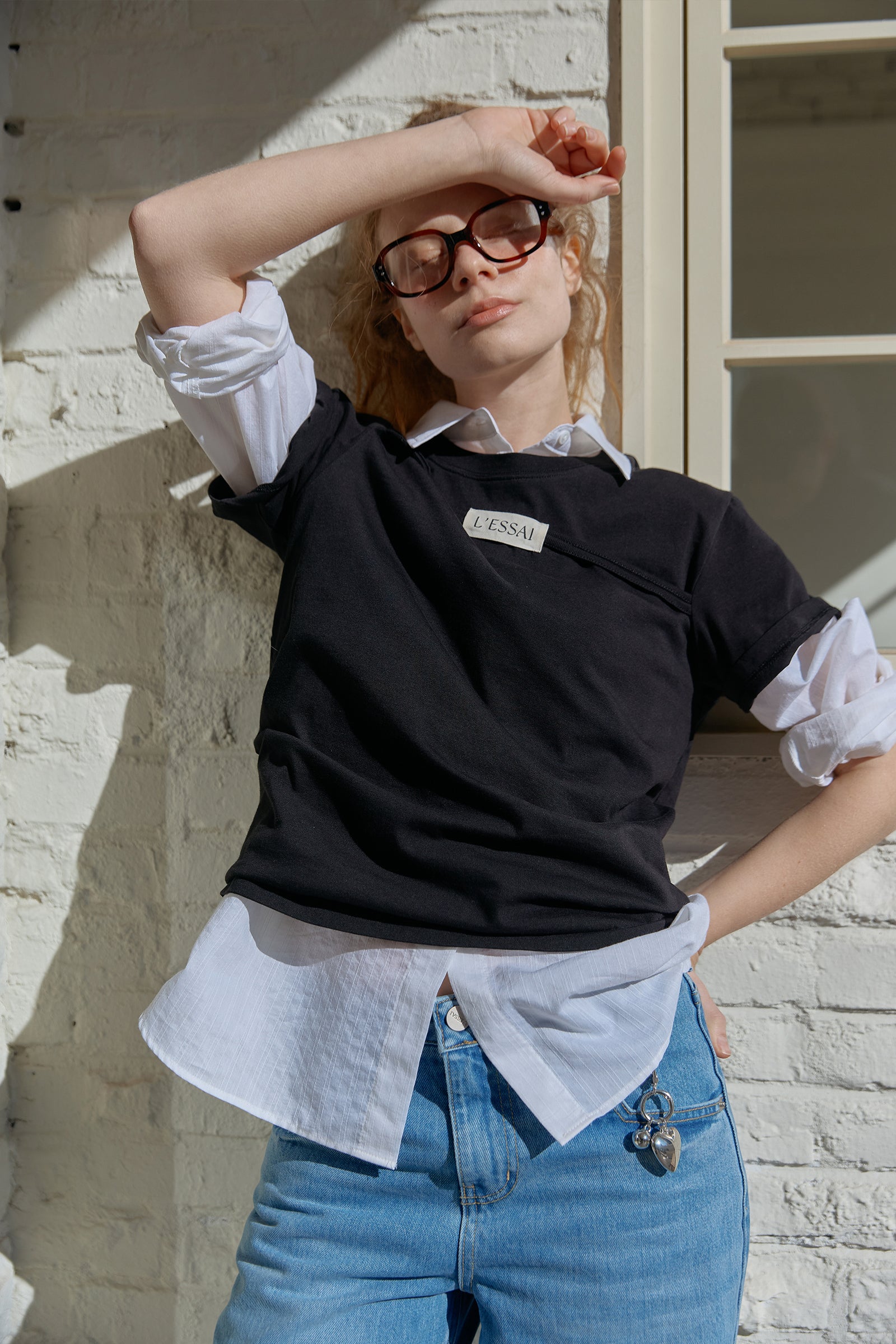 CUT OUT SHOULDER STRING LOGO T-SHIRT_BLACK