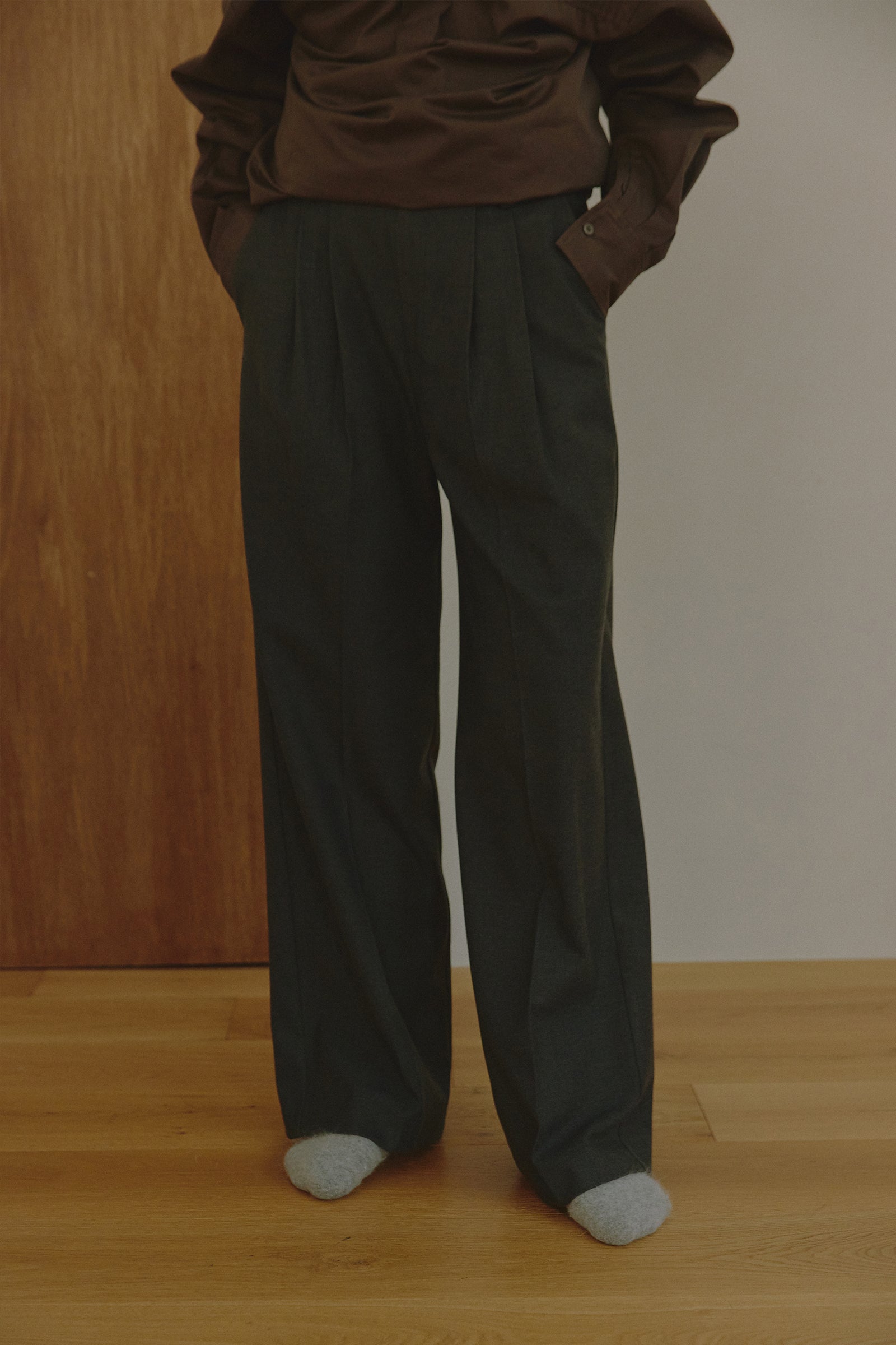 BELT LOOP DETAIL TWO TUCK WOOL BLEND WIDE PANTS_GRAY