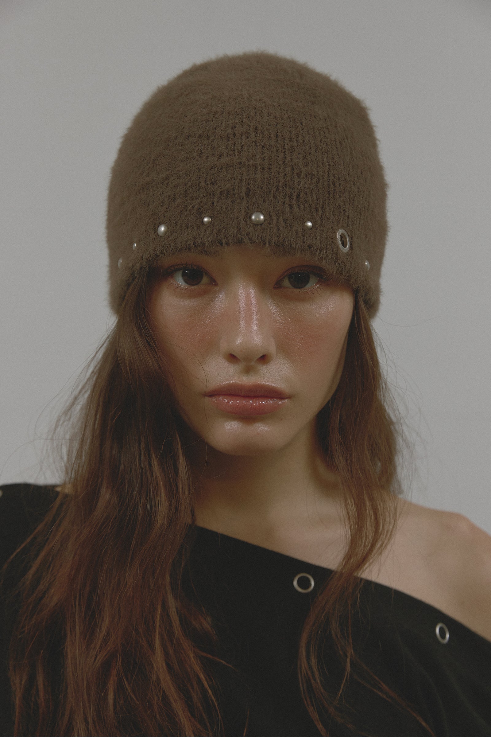 EDGE STUD KNIT BEANIE_BROWN