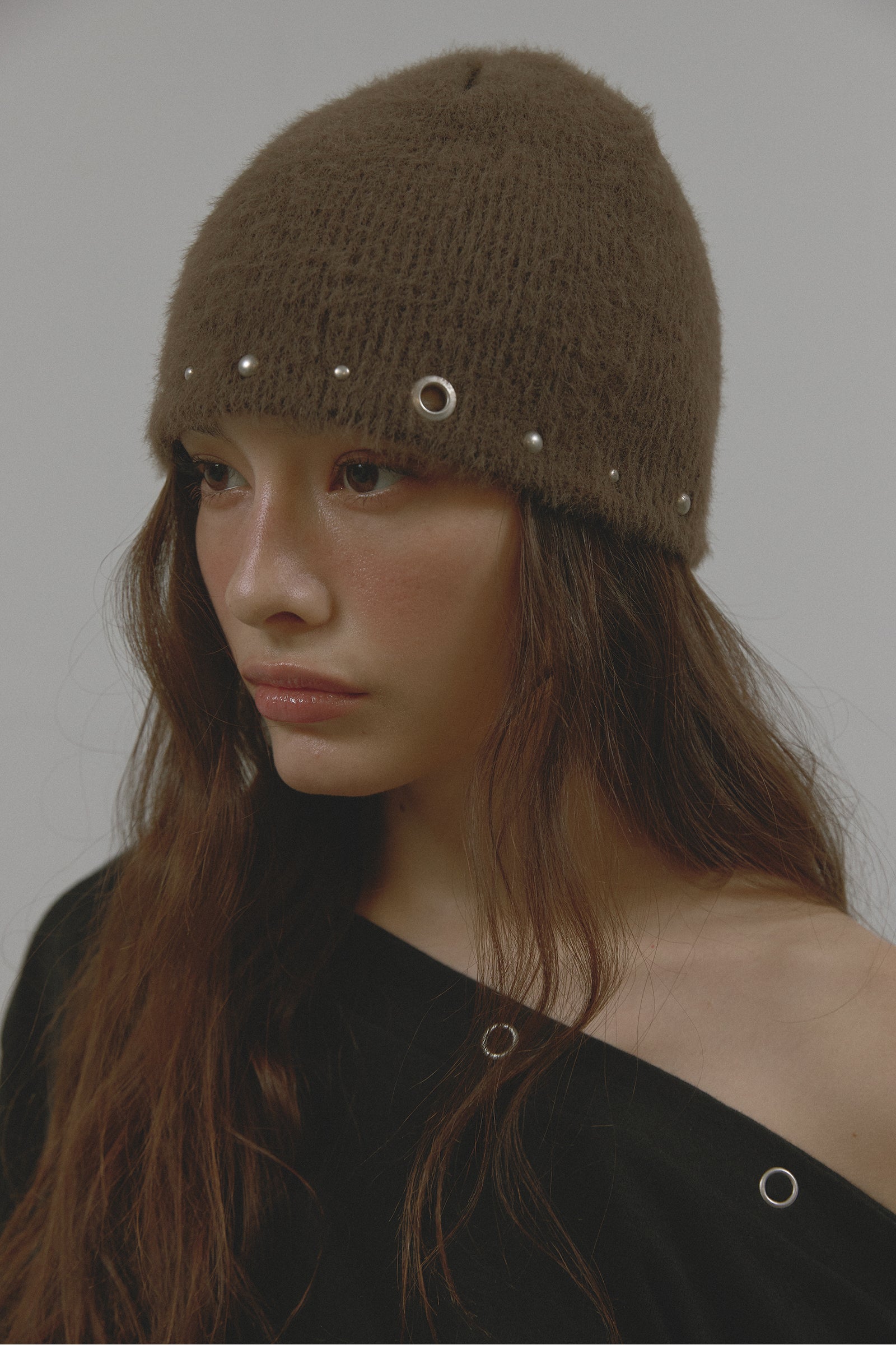 EDGE STUD KNIT BEANIE_BROWN