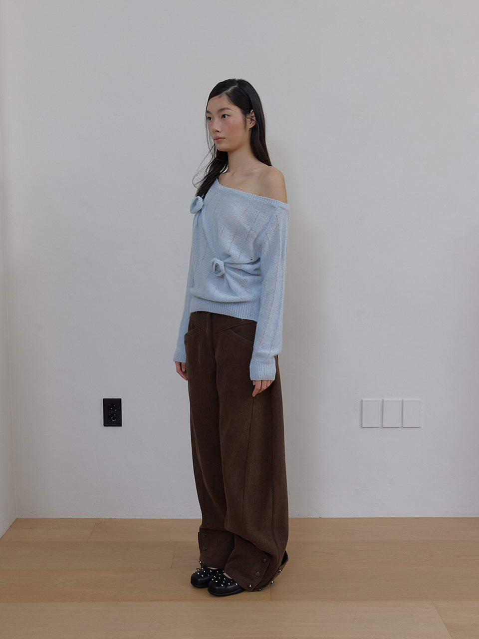 ROSE BROOCH ONE SHOULDER KNIT_SKY BLUE
