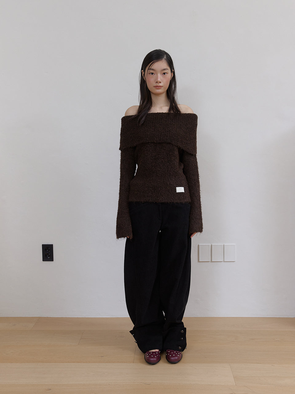 COZY WOOL OFF SHOULDER KNIT_BROWN
