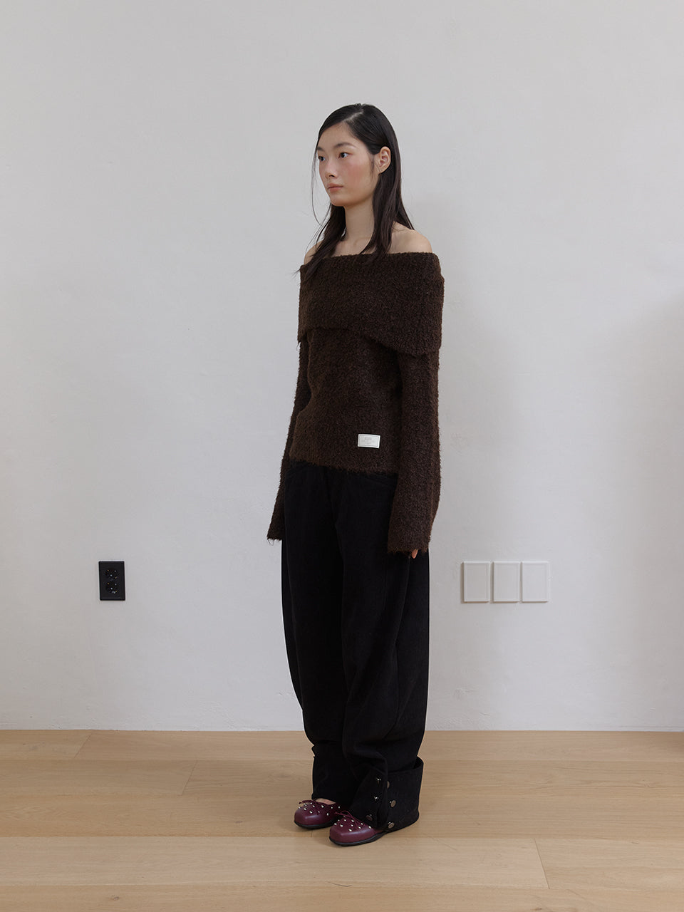 COZY WOOL OFF SHOULDER KNIT_BROWN