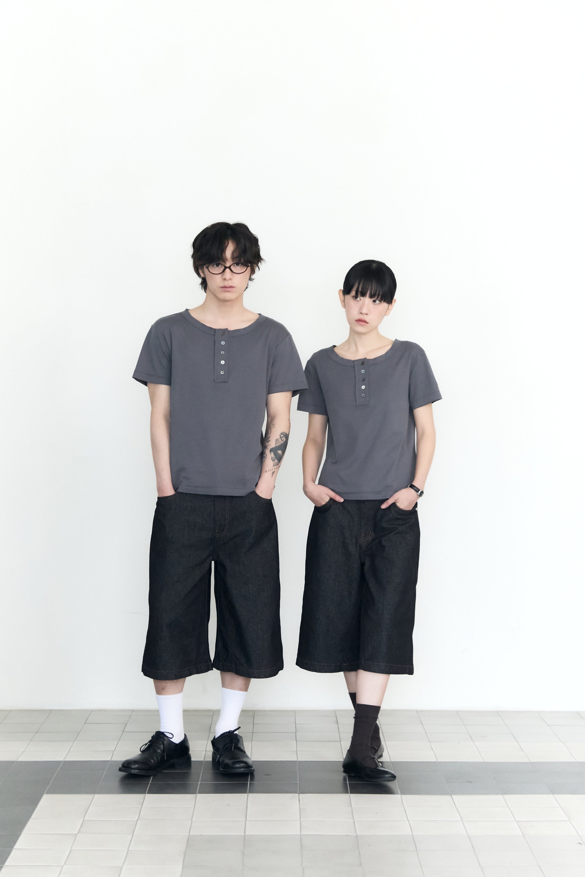 5 BUTTON HENLEY NECK_CHARCOAL