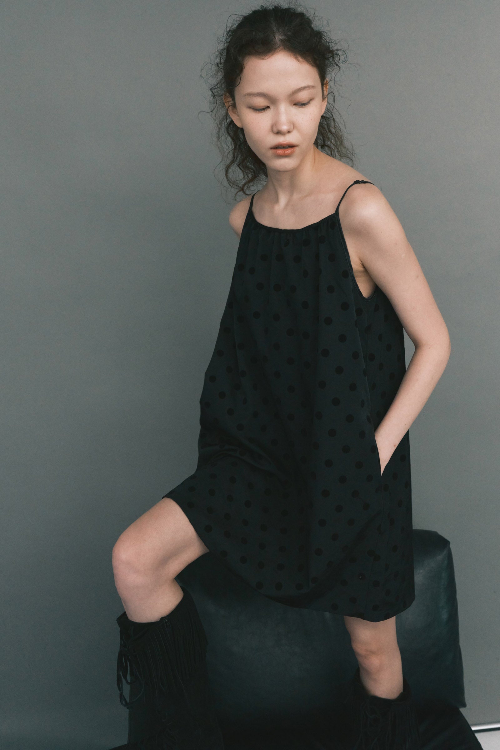 FLOCKING DOT MINI DRESS_BLACK