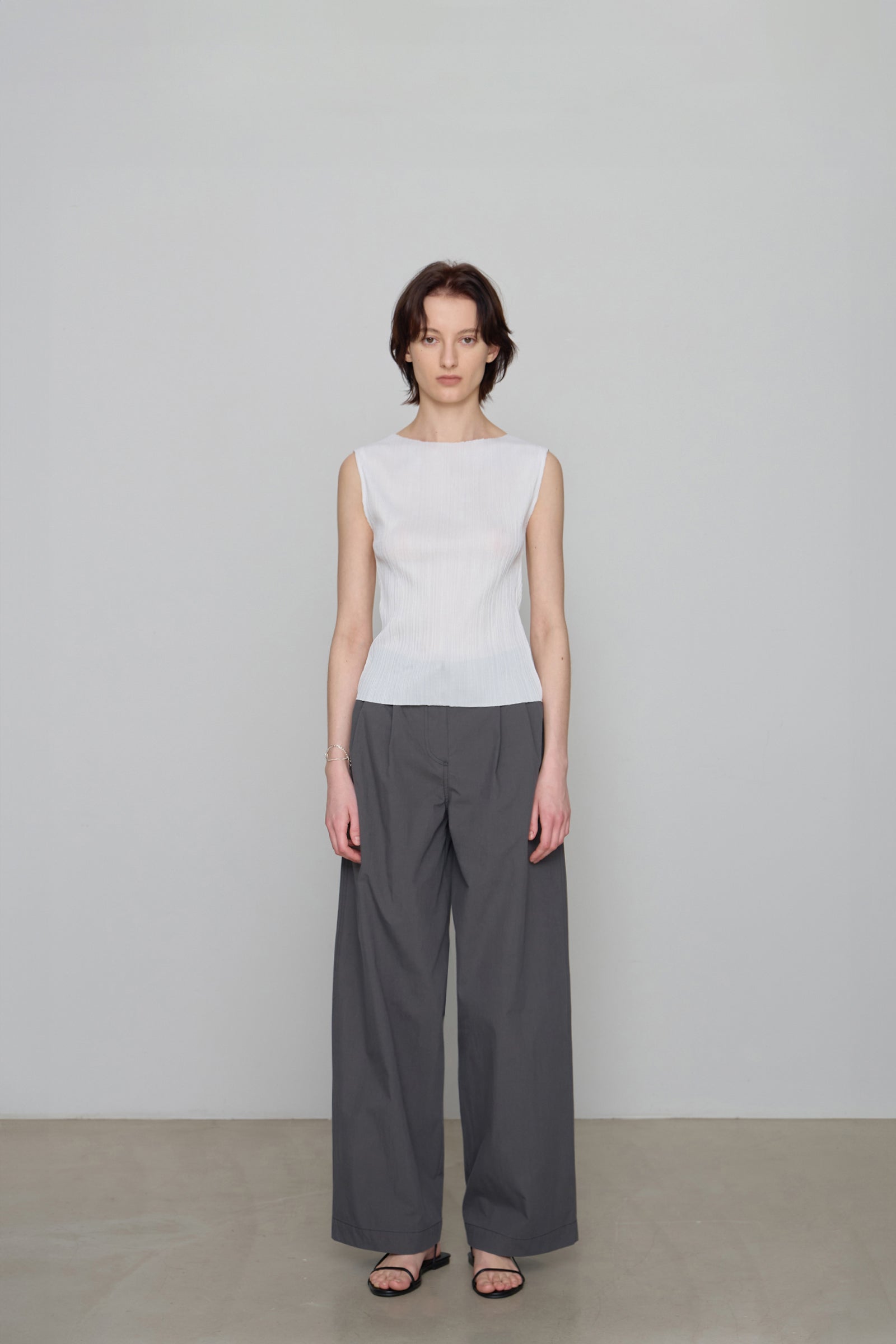 PLEATS SLEEVELESS TOP_IVORY