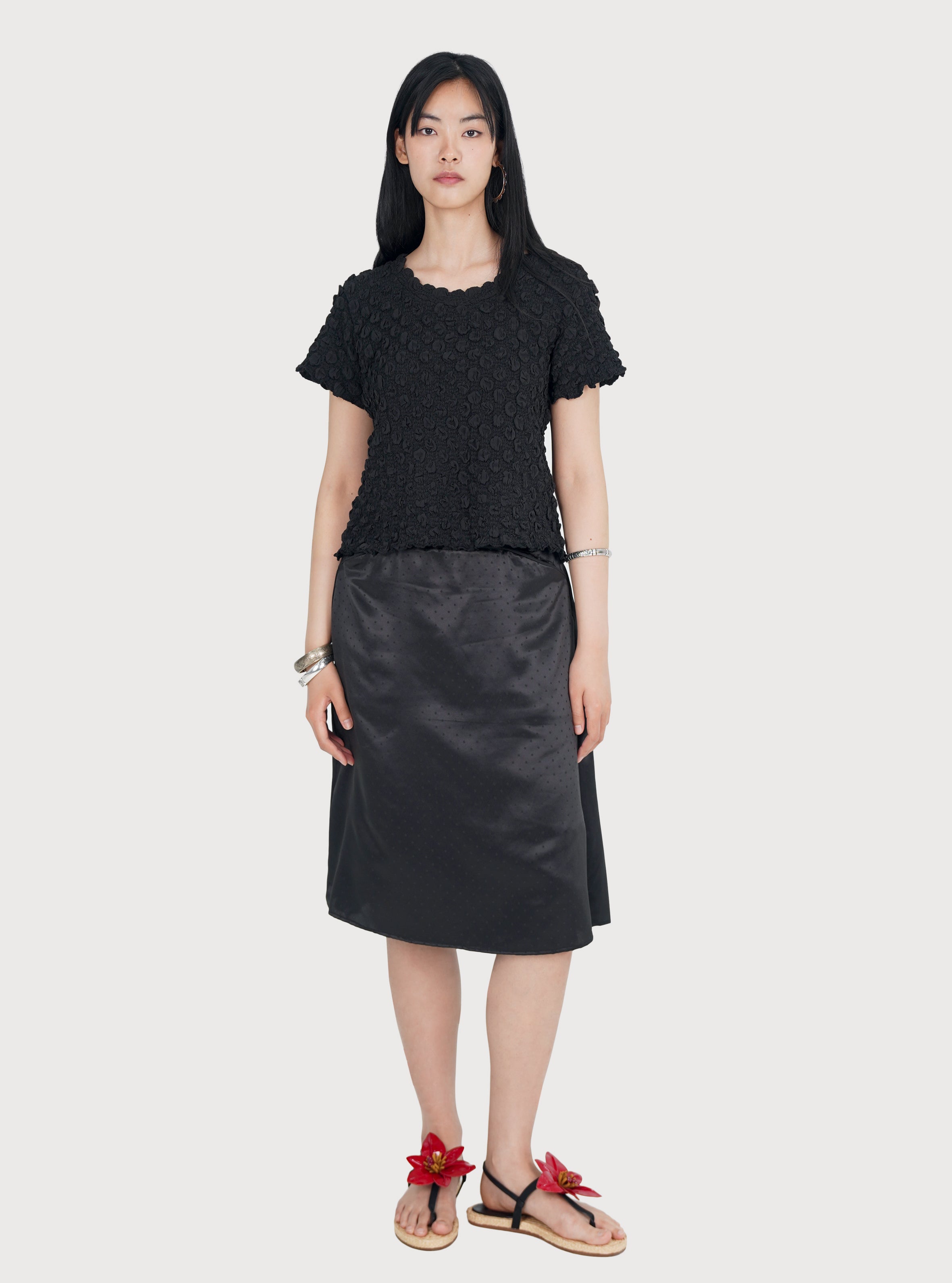CURVED LINE DOTTED SATIN SKIRT_BLACK