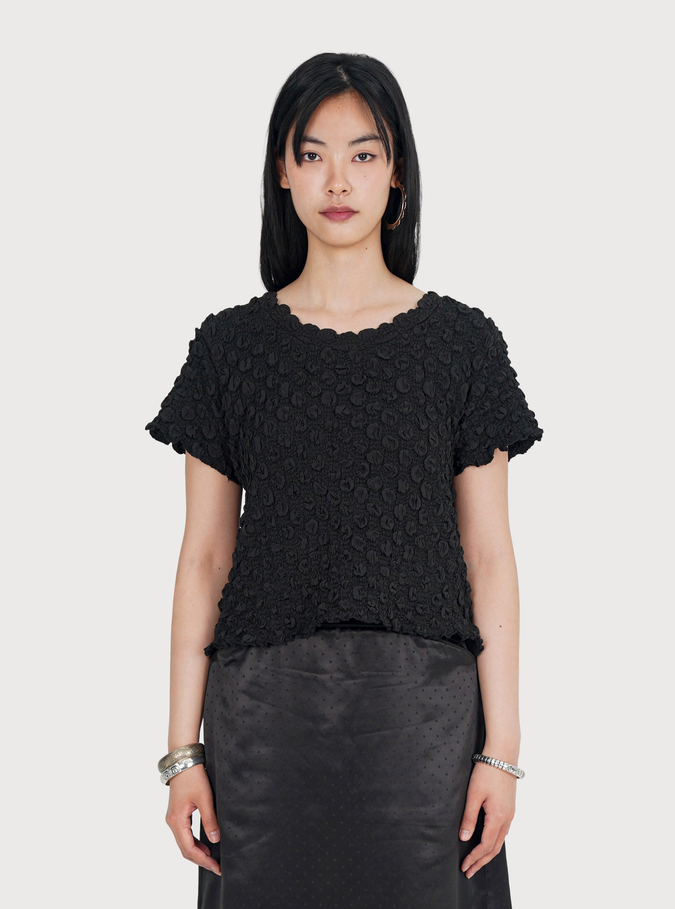 EMBOSSED STRETCH TOP_BLACK