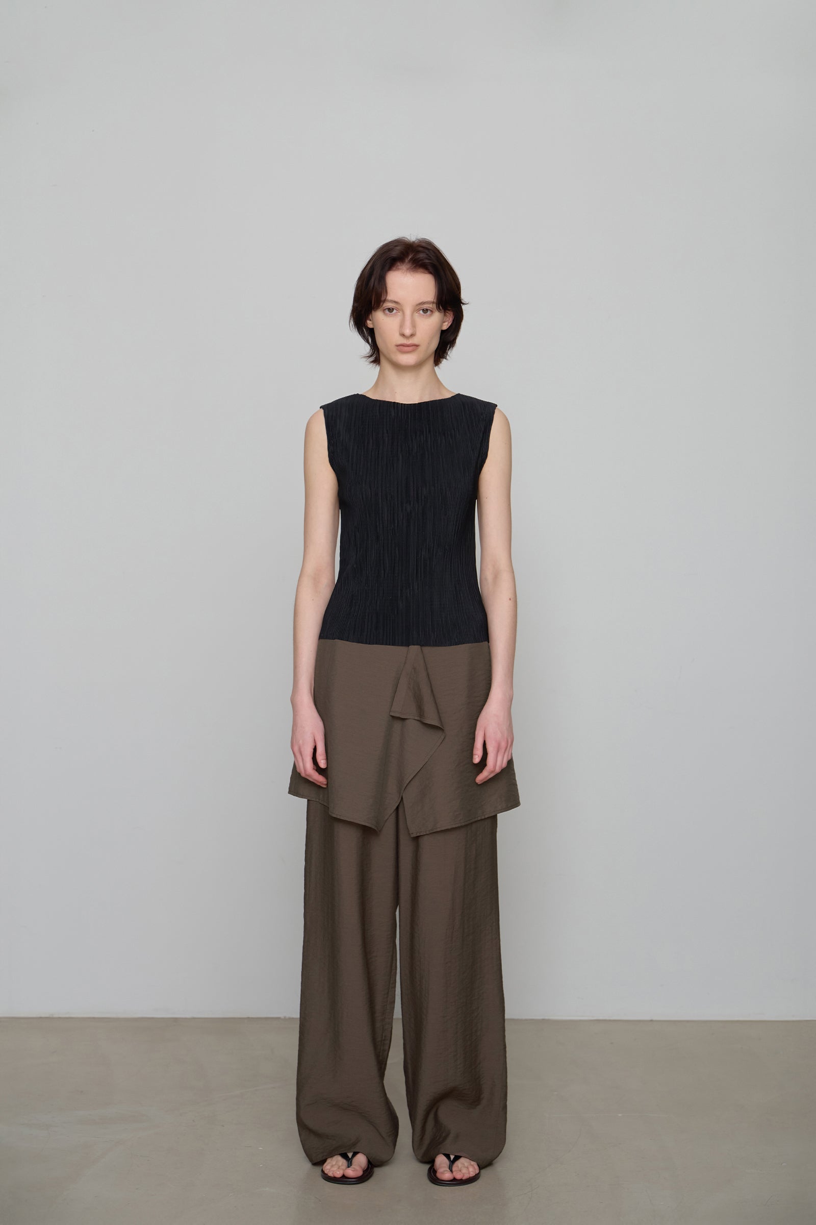 PLEATS SLEEVELESS TOP_BLACK
