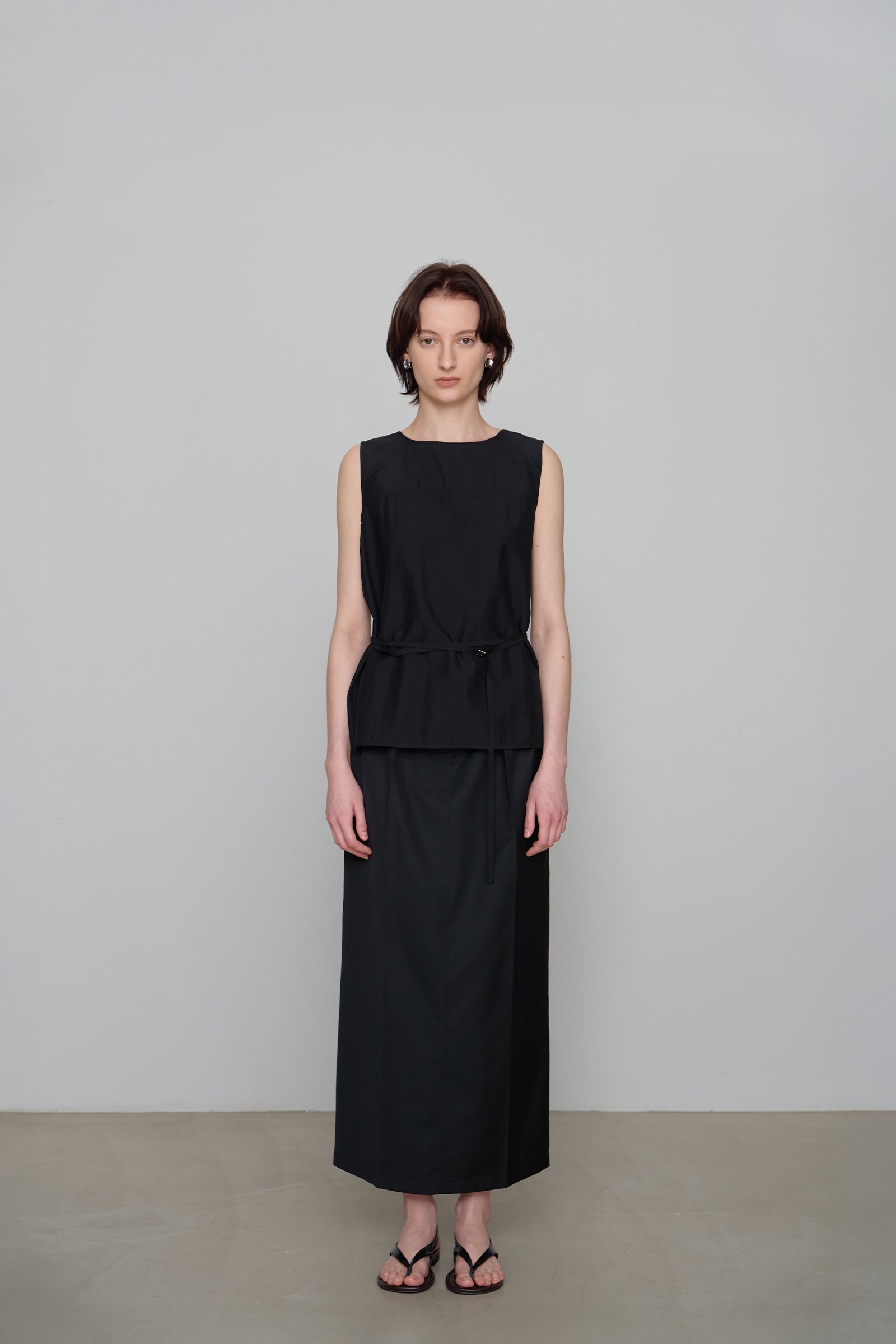 SHEER STRAP SLEEVELESS TOP_BLACK