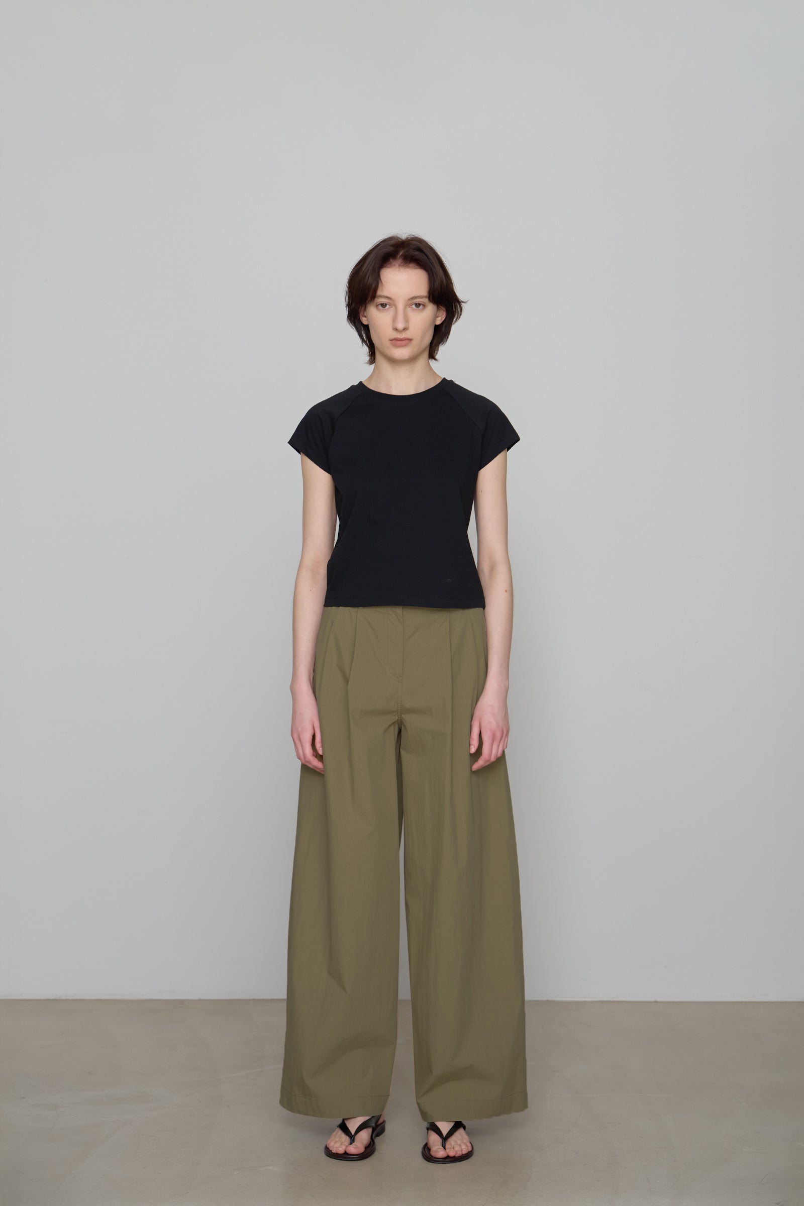 CUTTER WIDE TUCK PANTS_KHAKI BEIGE