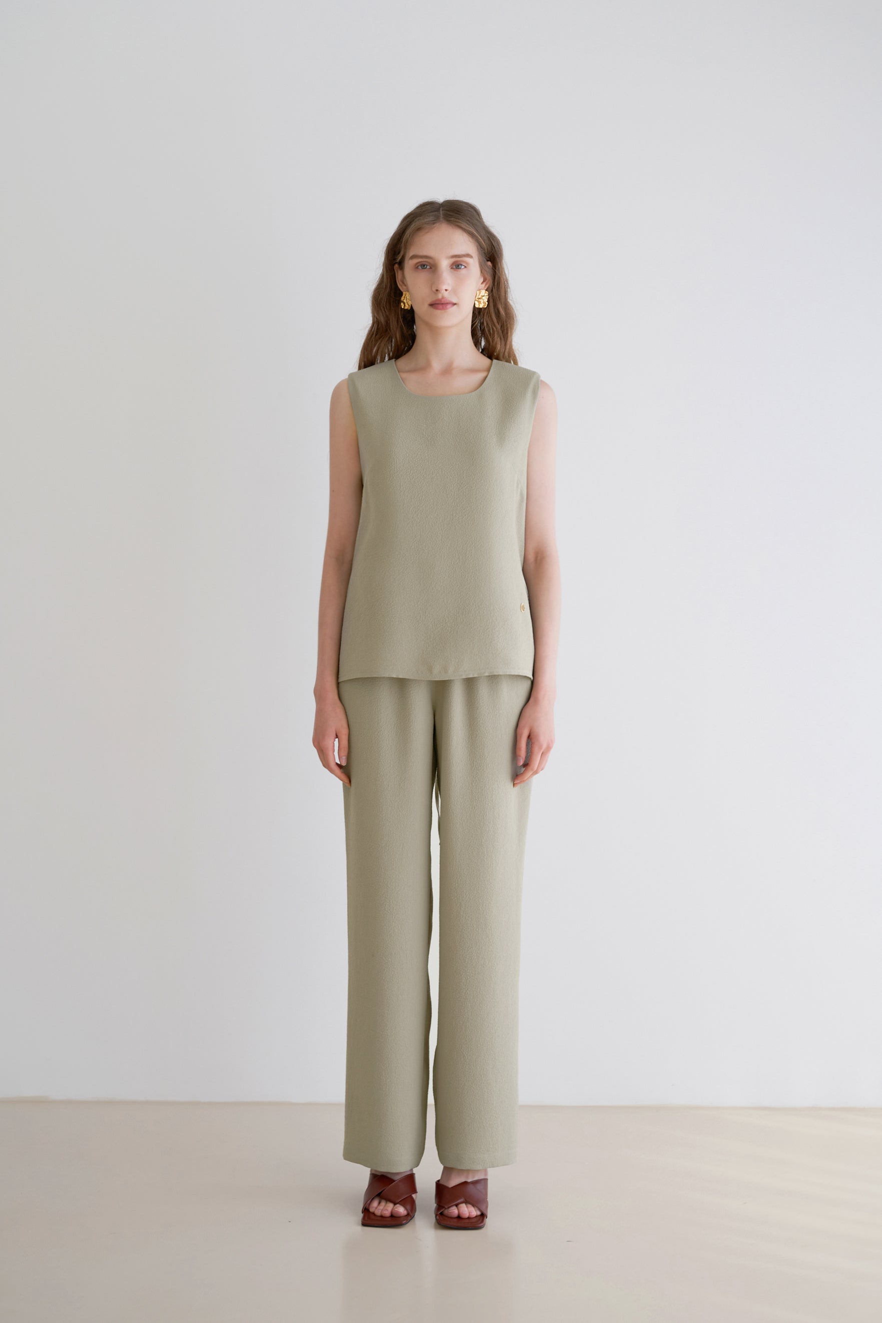 PLEATS BANDING PANTS_KHAKI