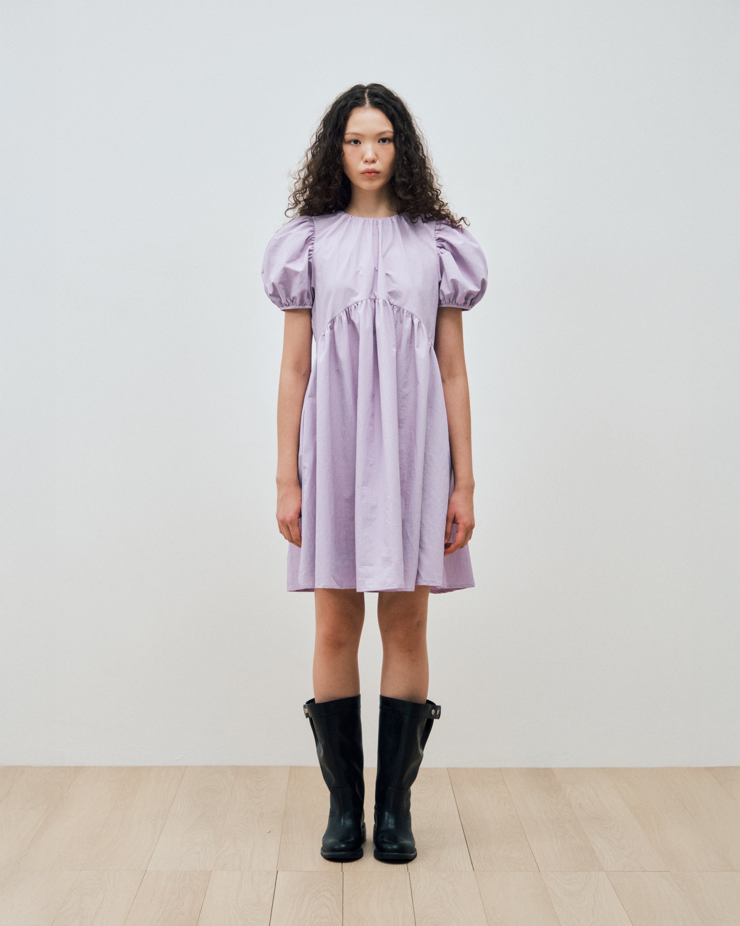 ARCHED SHIRRING PUFF SLEEVE DRESS_PURPLE