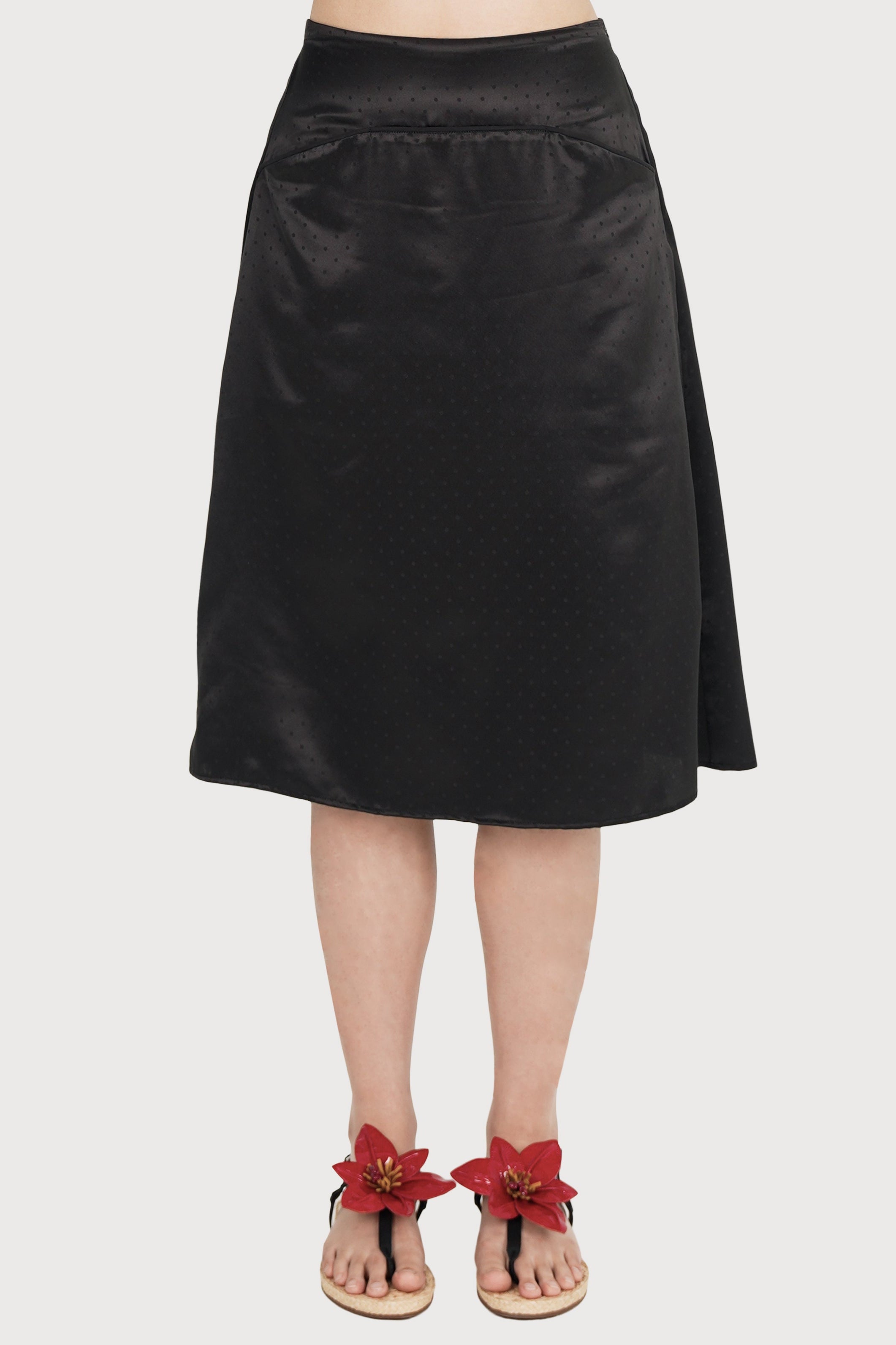 CURVED LINE DOTTED SATIN SKIRT_BLACK
