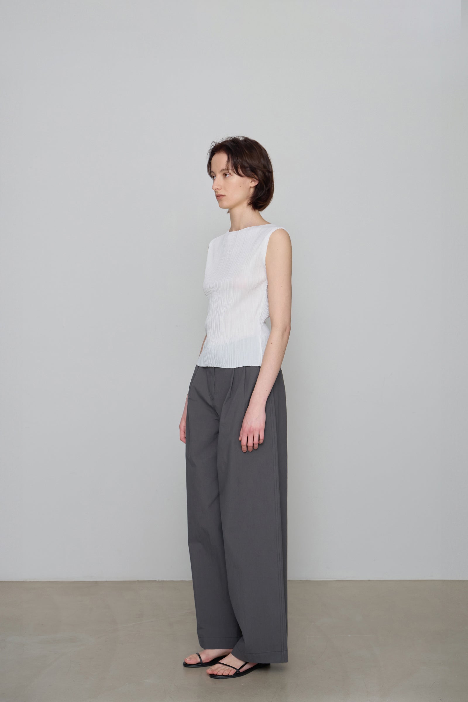 PLEATS SLEEVELESS TOP_IVORY