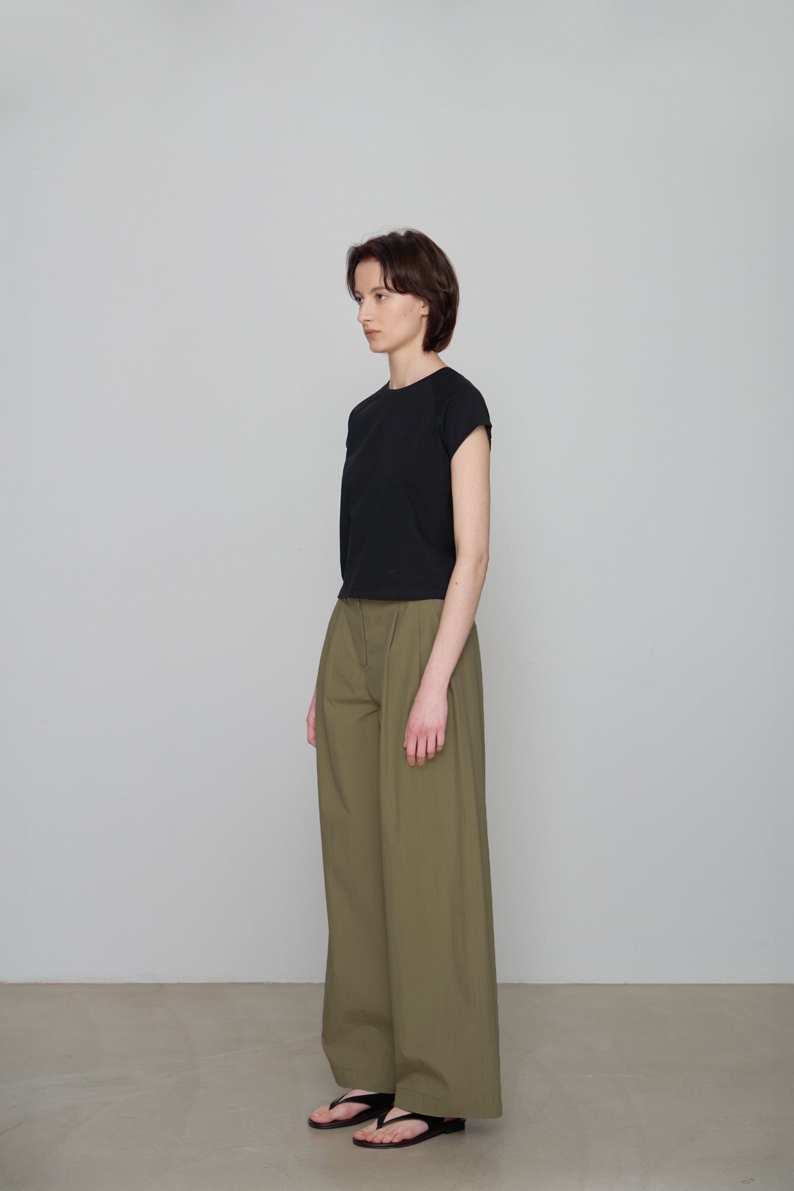 CUTTER WIDE TUCK PANTS_KHAKI BEIGE
