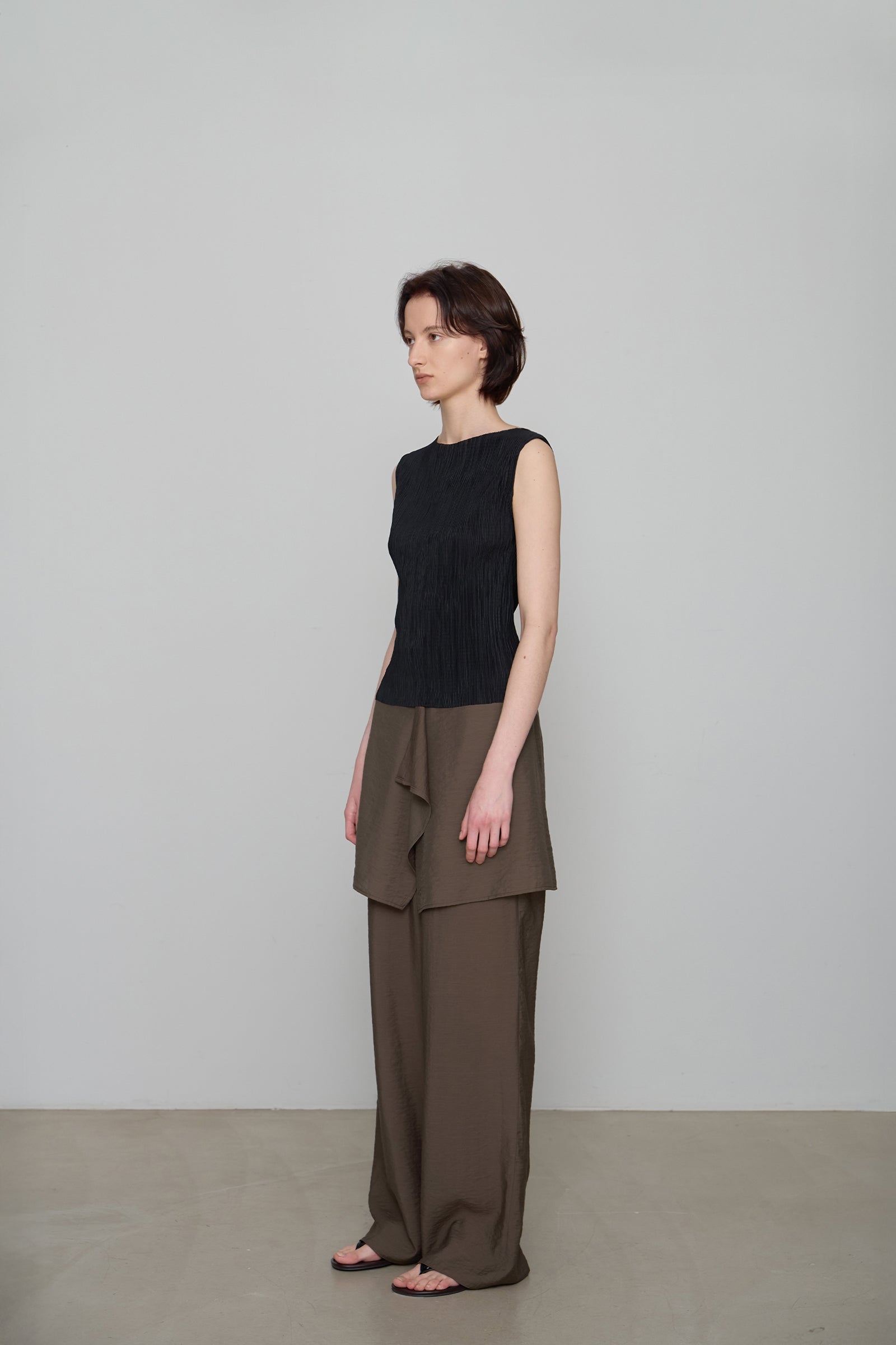 PLEATS SLEEVELESS TOP_BLACK