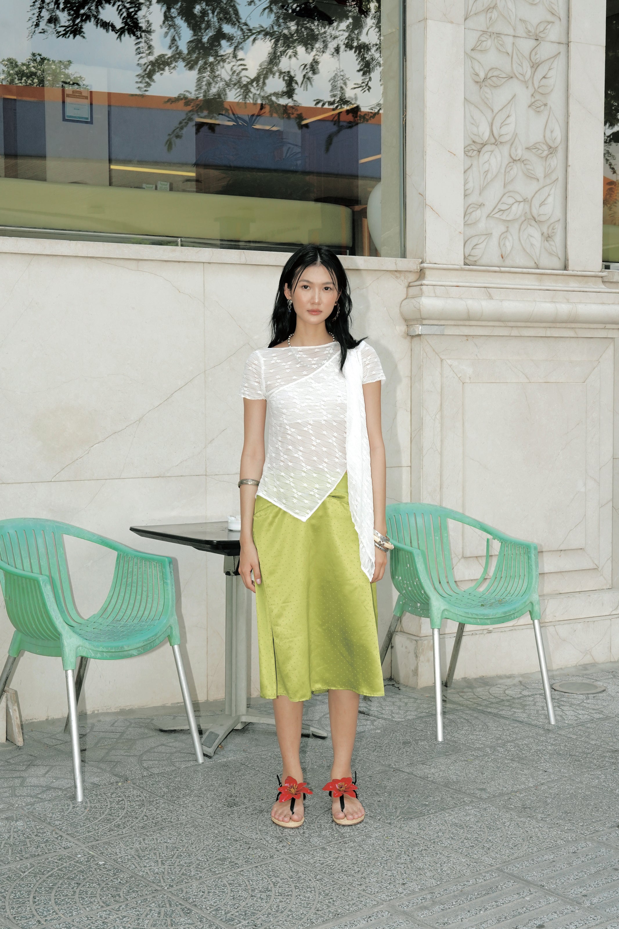 CURVED LINE DOTTED SATIN SKIRT_LIME