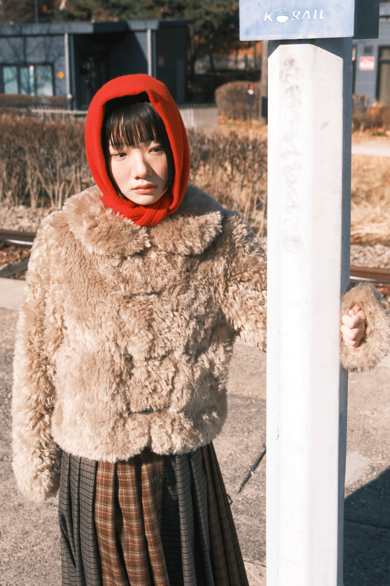 FLUFFY FUR JACKET_BEIGE
