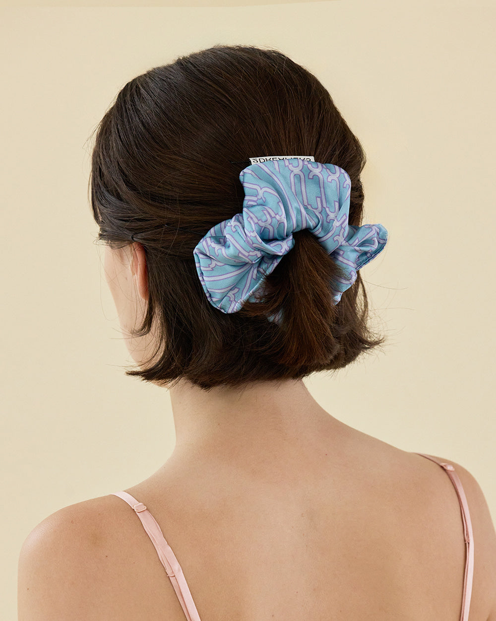 FLOWING GRID SILK SCRUNCHIE_BLUE