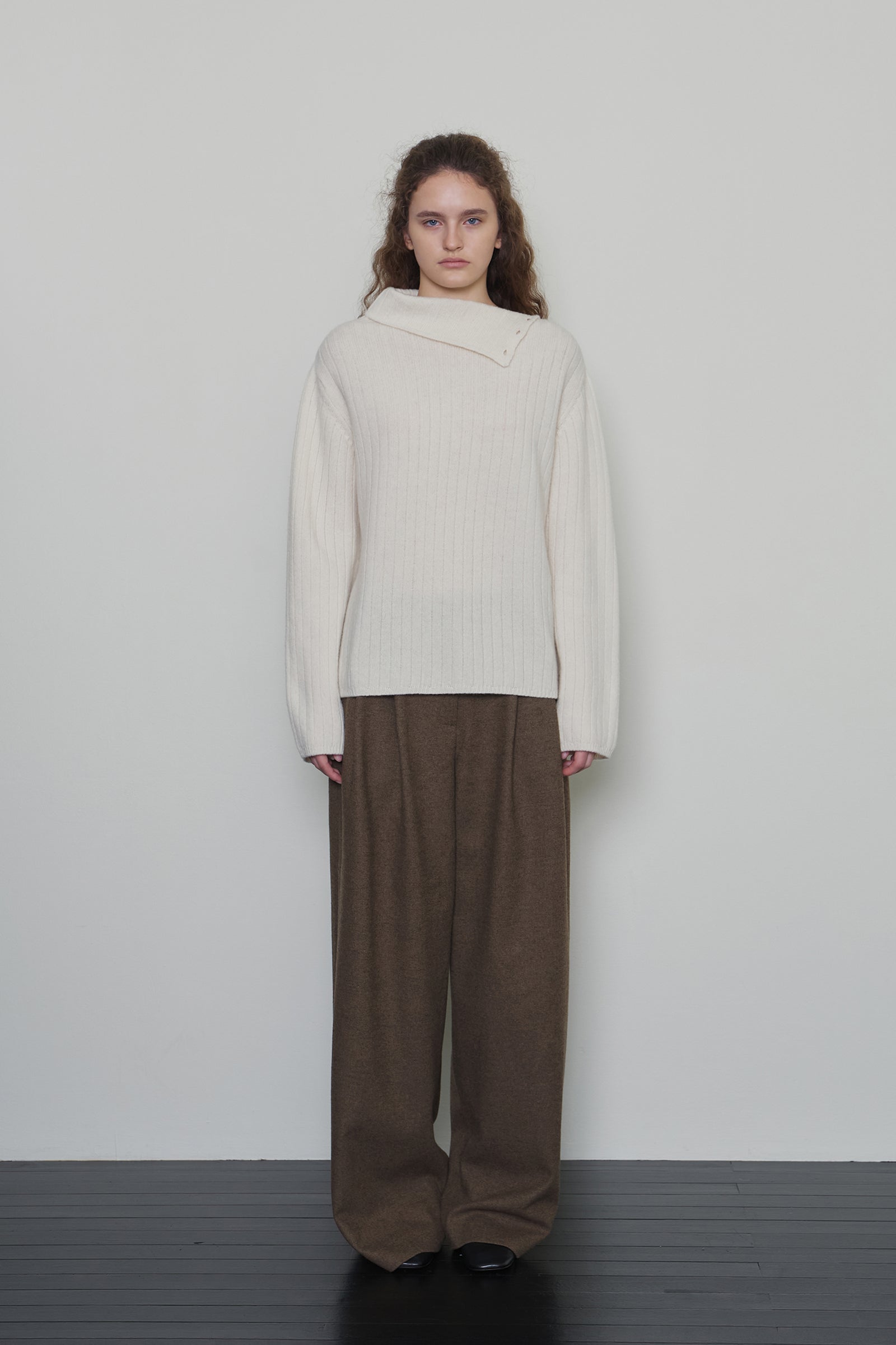 BUTTON TURTLENECK WOOL KNIT_IVORY