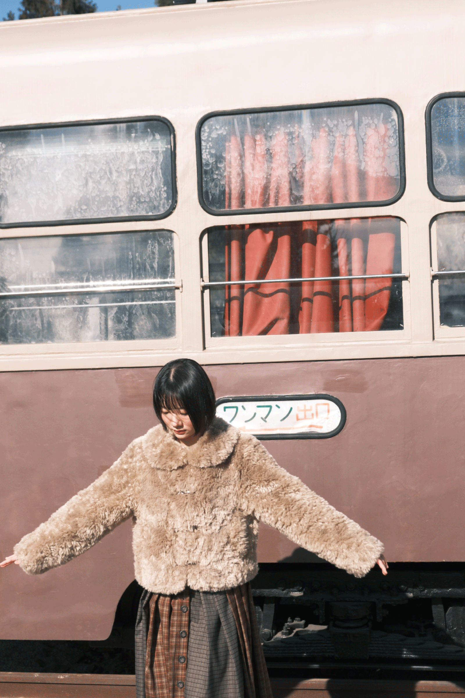 FLUFFY FUR JACKET_BEIGE