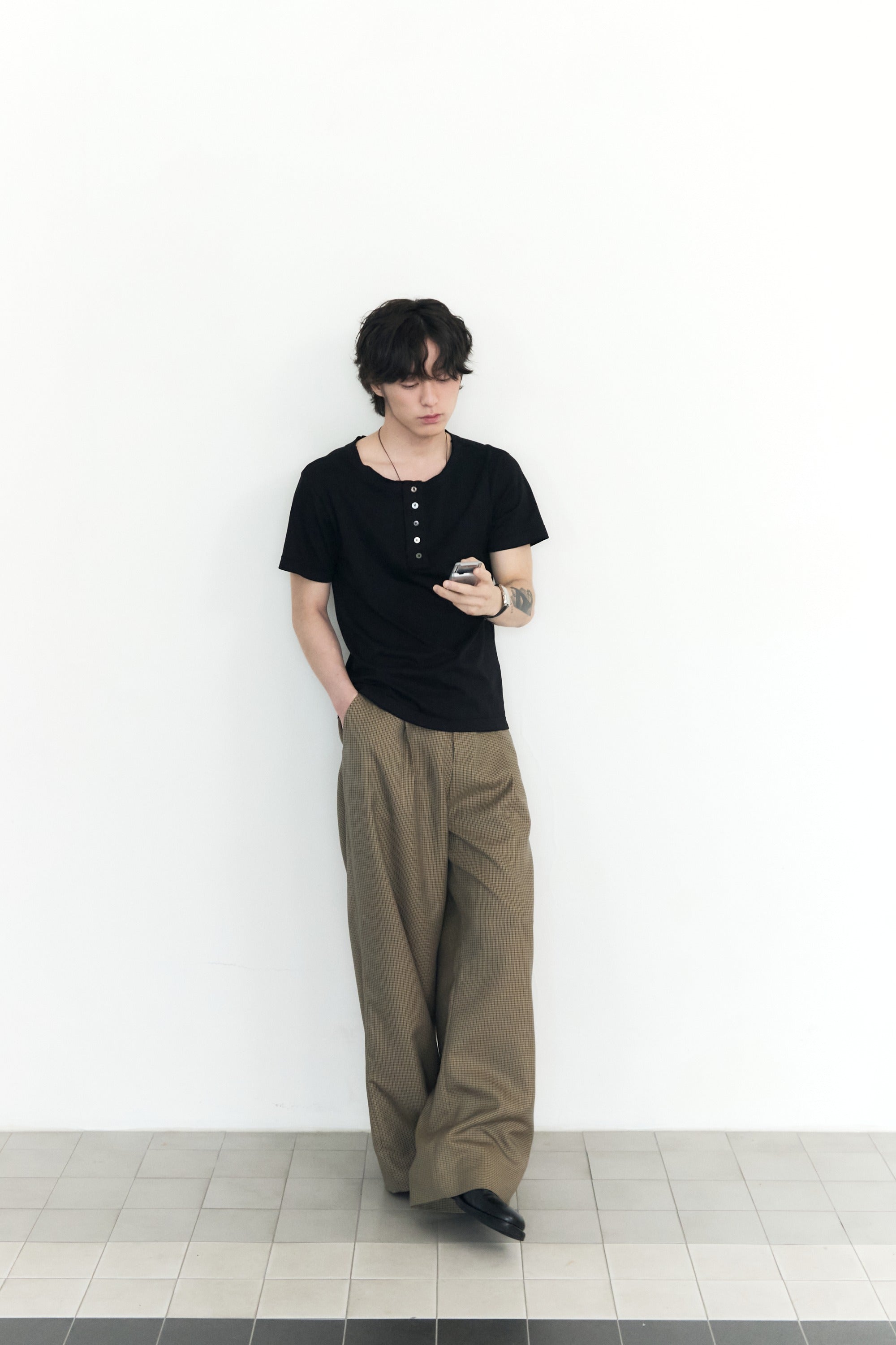 5 BUTTON HENLEY NECK_BLACK