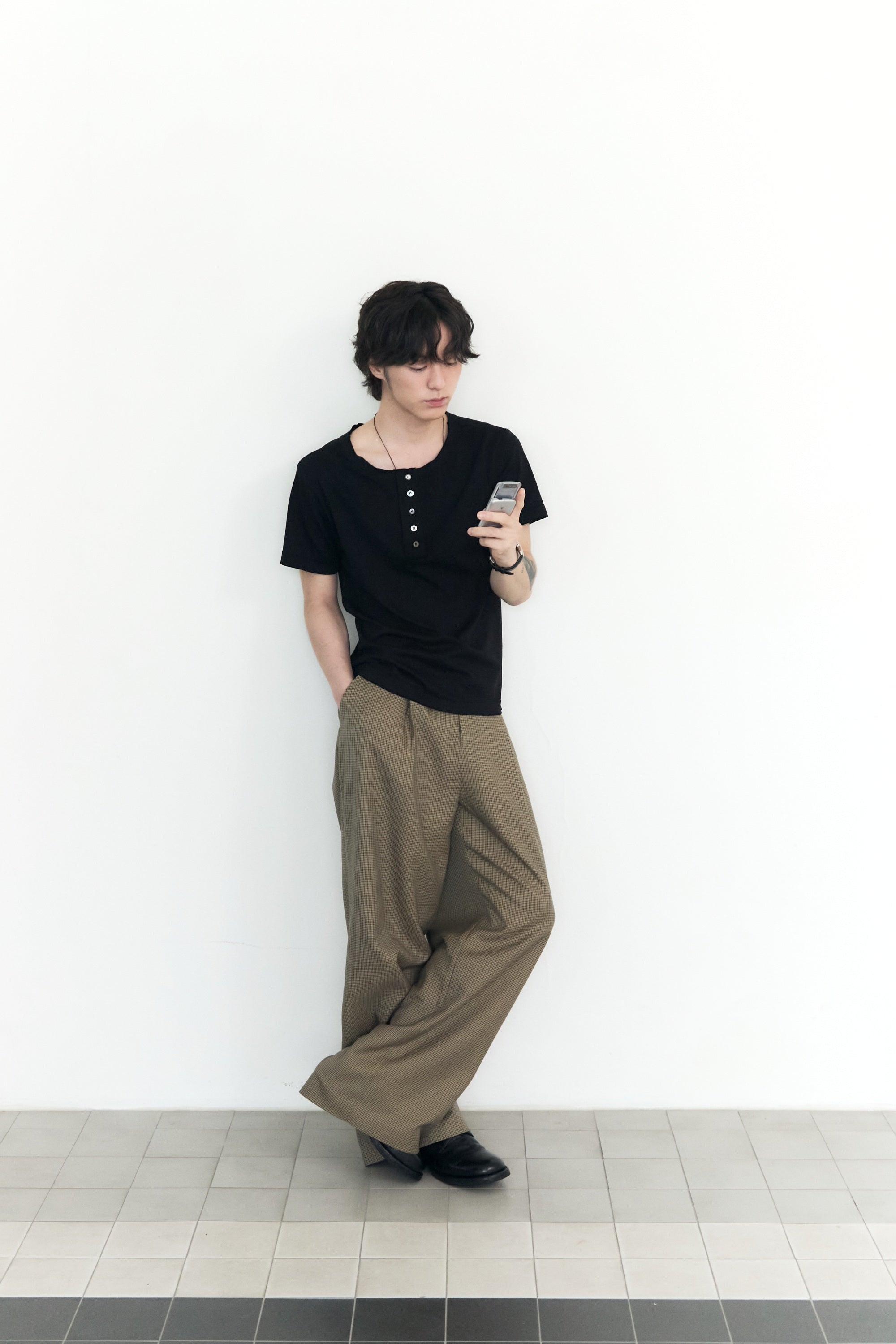 5 BUTTON HENLEY NECK_BLACK