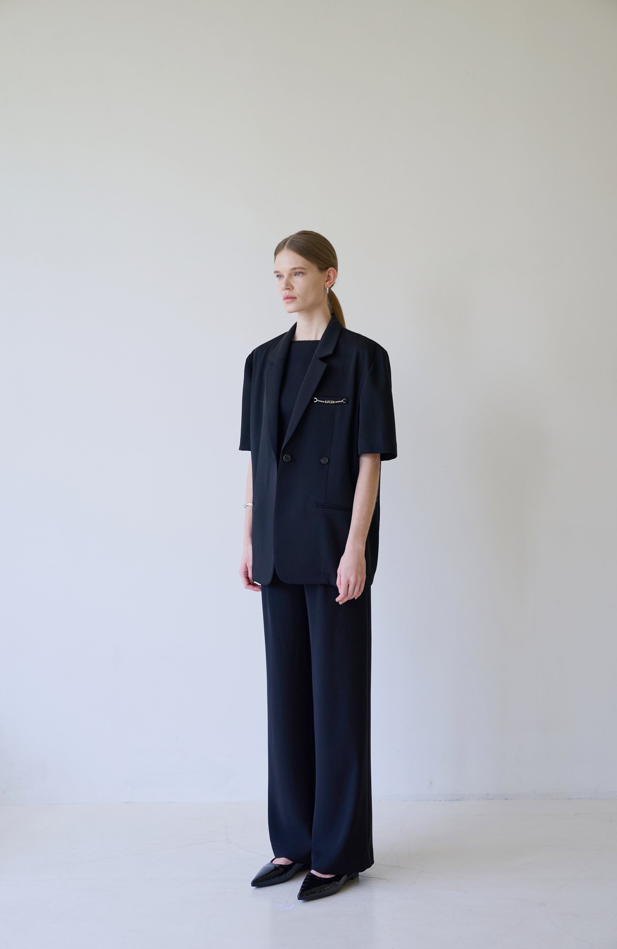 VELA SLITLINE JACKET_BLACK