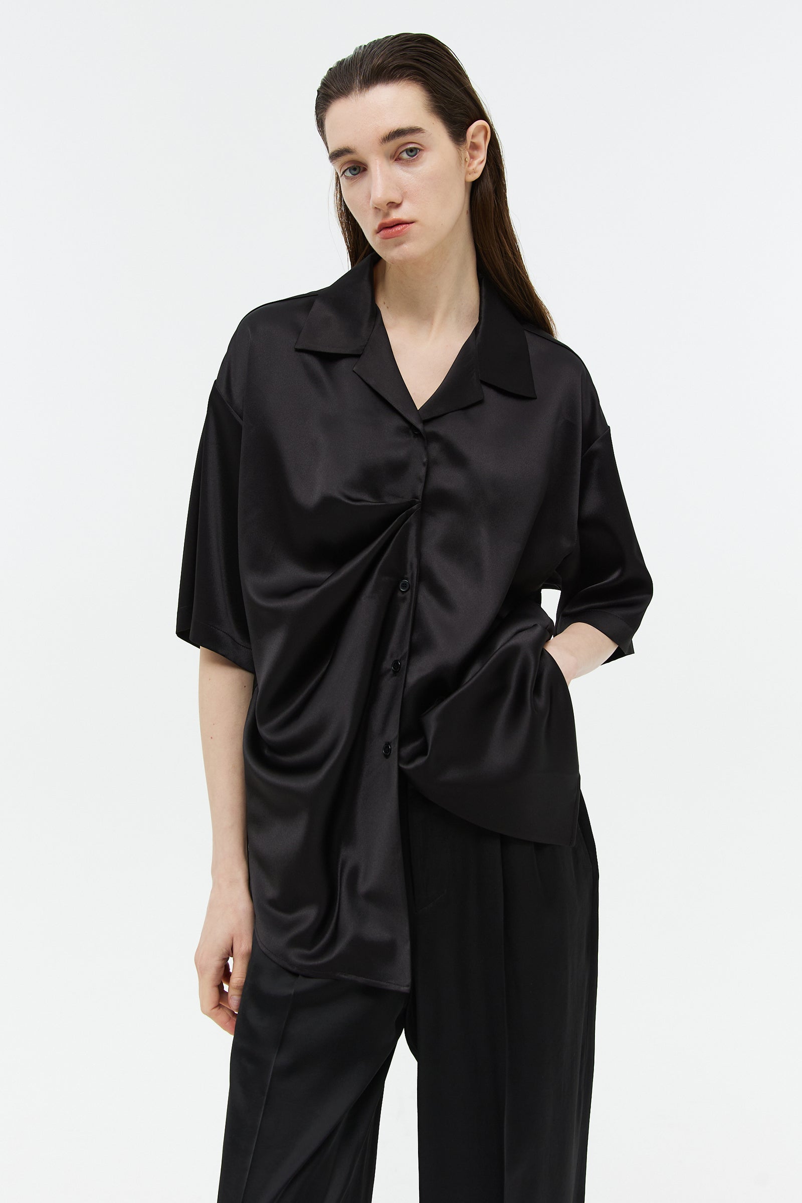 SATIN FRONT TUCK HALF SHIRT_BLACK