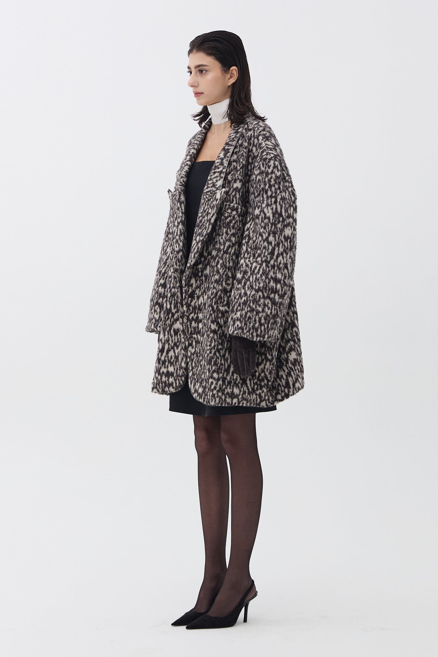 BLACK & WHITE HAIRY PEAKED OVER JACKET_MULTI