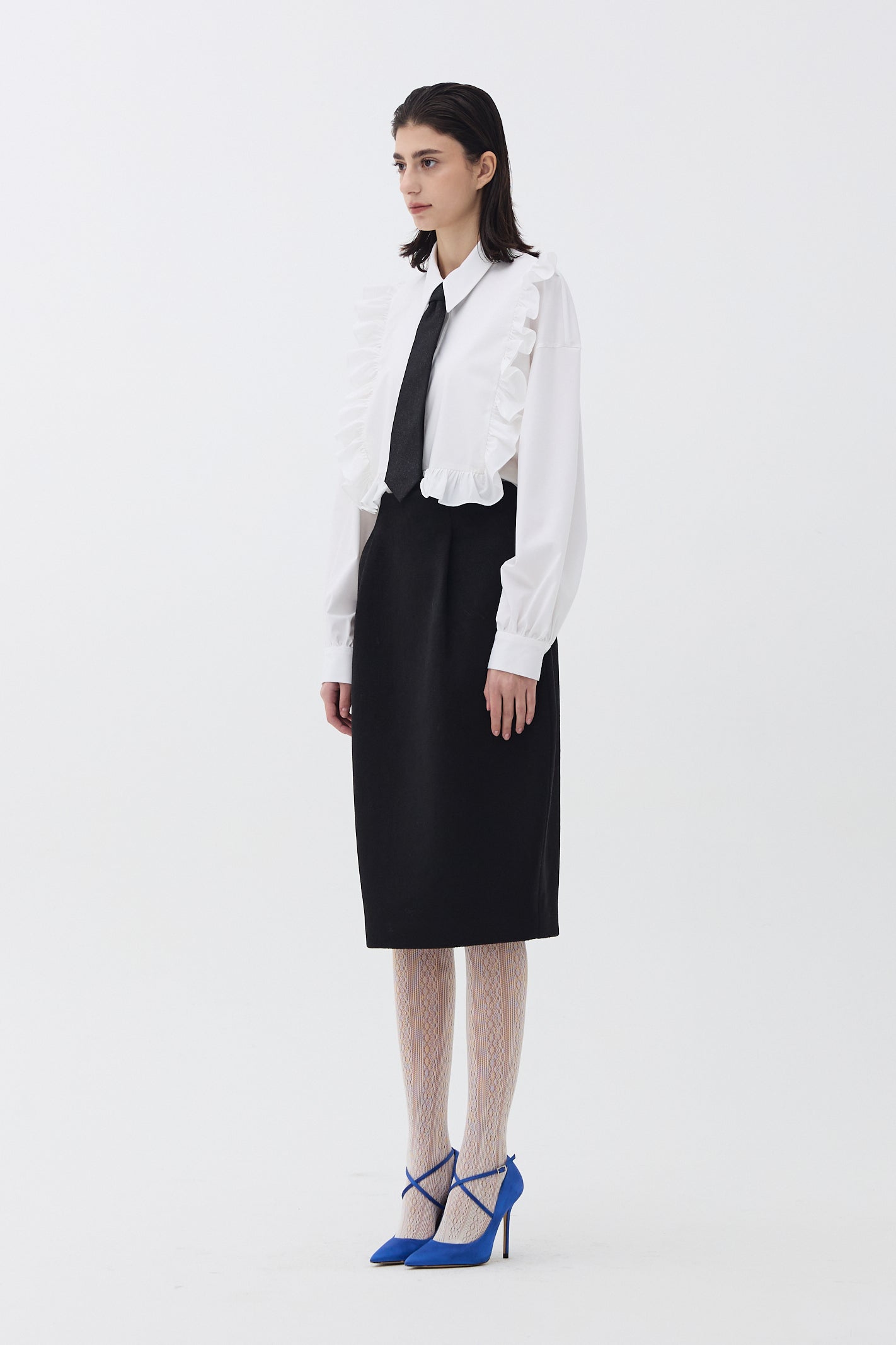 ROUNDED-FRONT SKIRT_BLACK