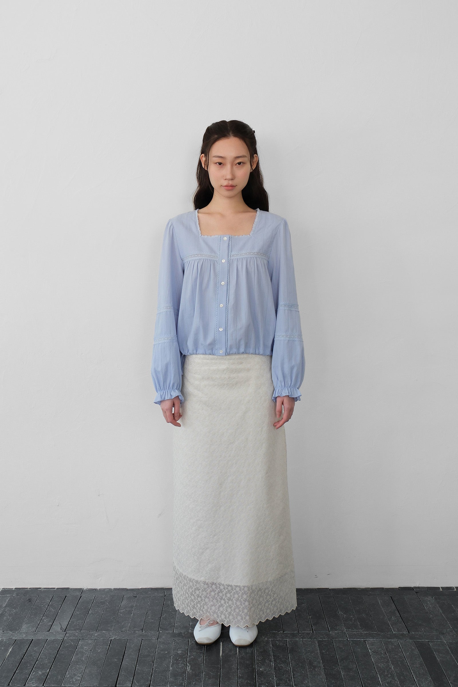 MOUI NOA LACE BLOUSE_ LIGHT BLUE