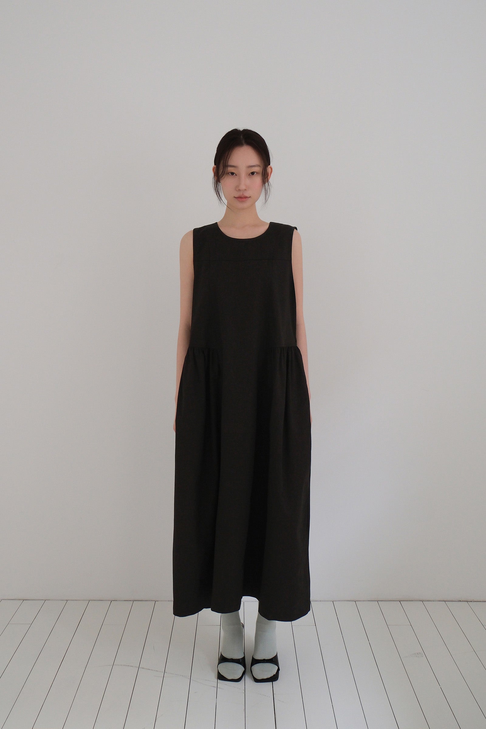 MOUI LINE MAXI SHIRRING DRESS_BLACK