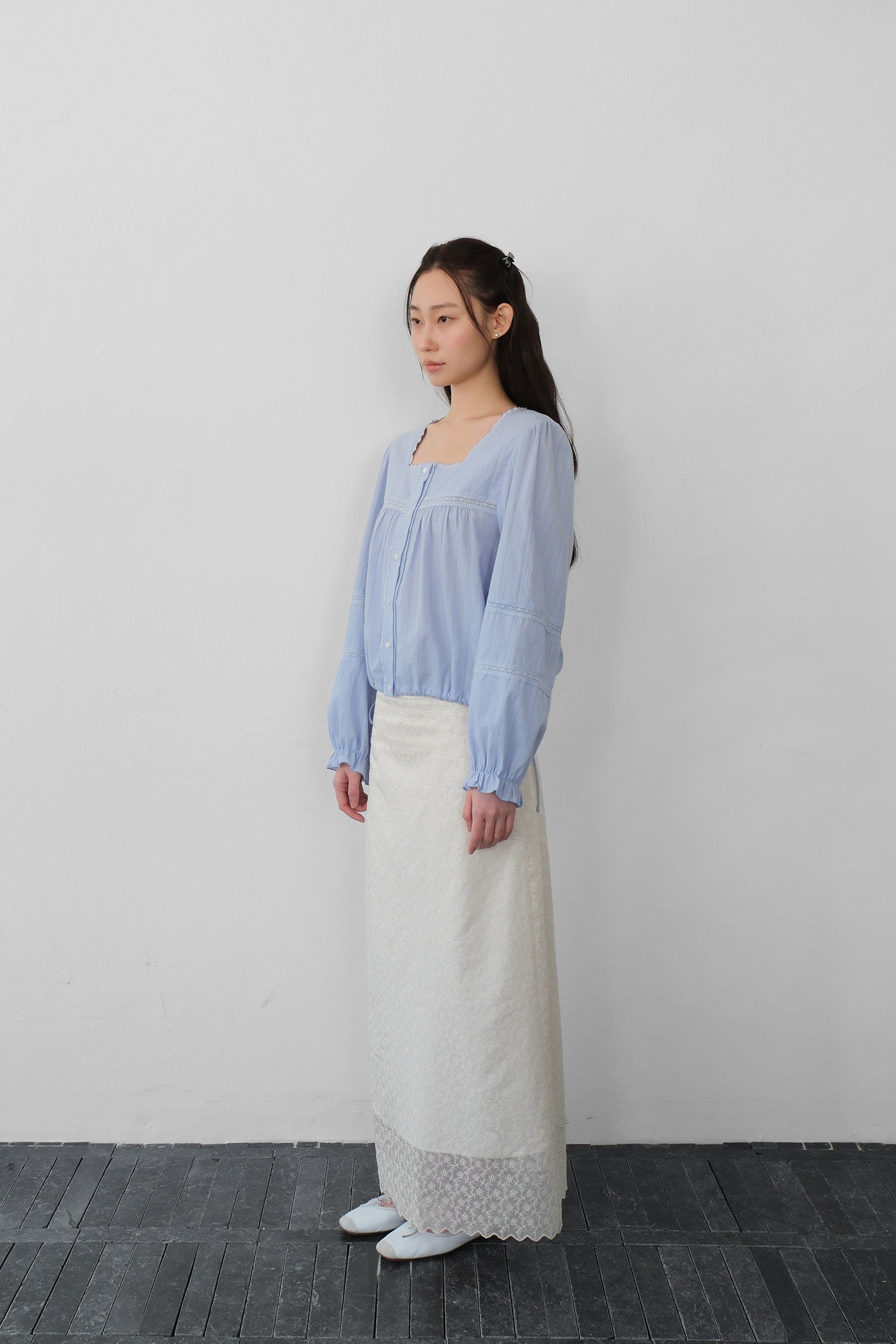 MOUI NOA LACE BLOUSE_ LIGHT BLUE