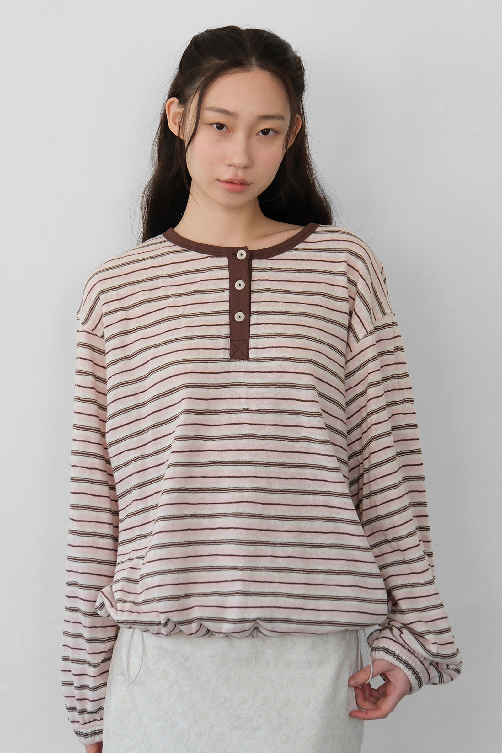 MOUI STRIPE HENLEY SWEATSHIRT_BROWN PINK