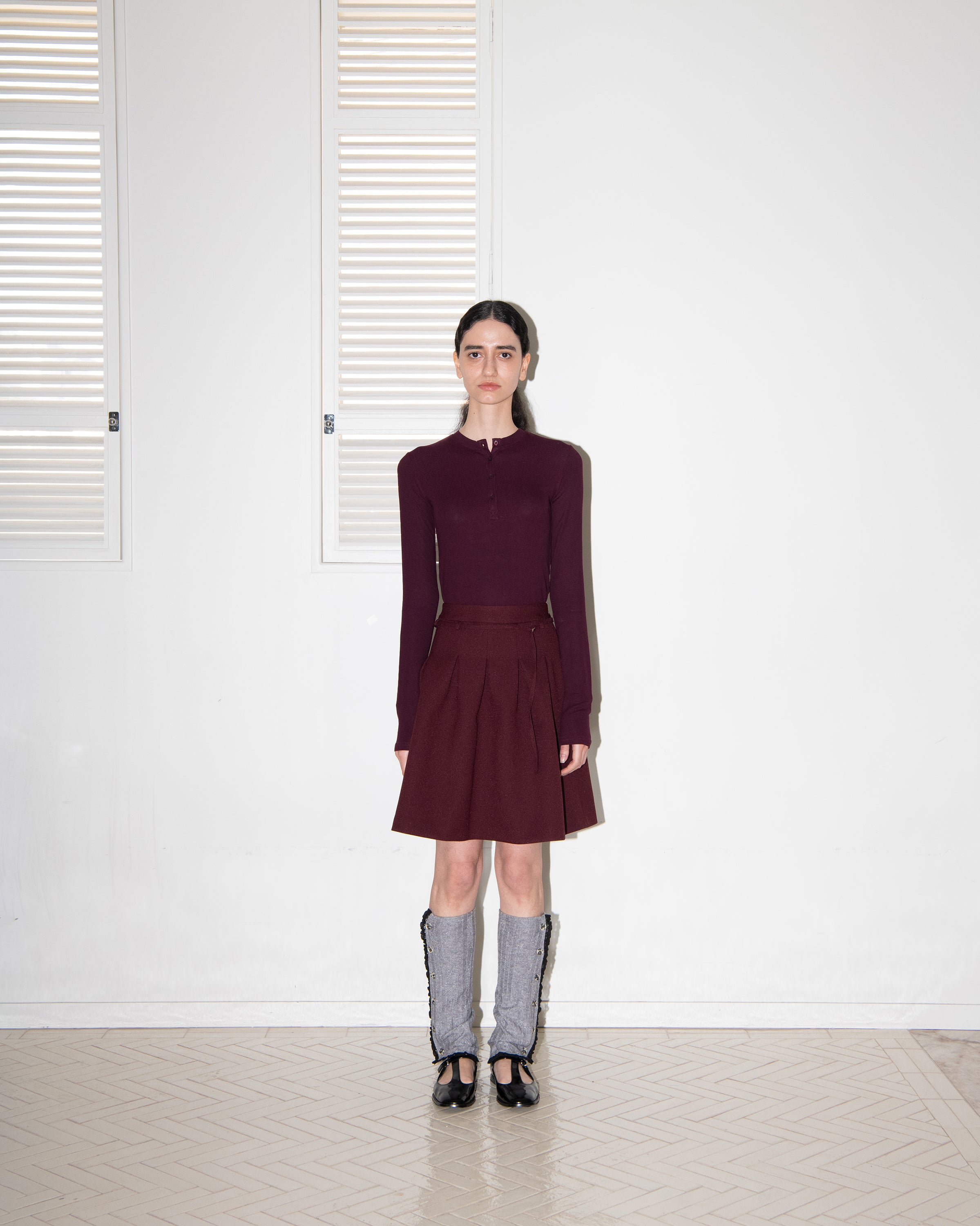 VOLUME PLEATS MINI SKIRT_BURGUNDY