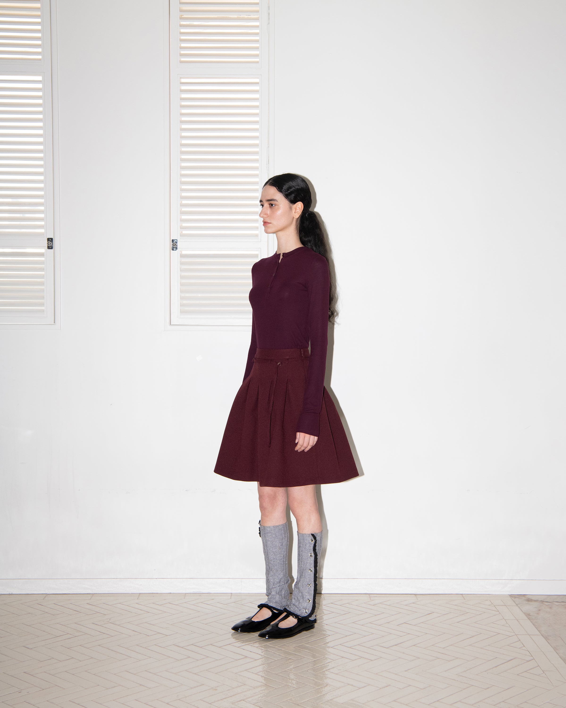 VOLUME PLEATS MINI SKIRT_BURGUNDY
