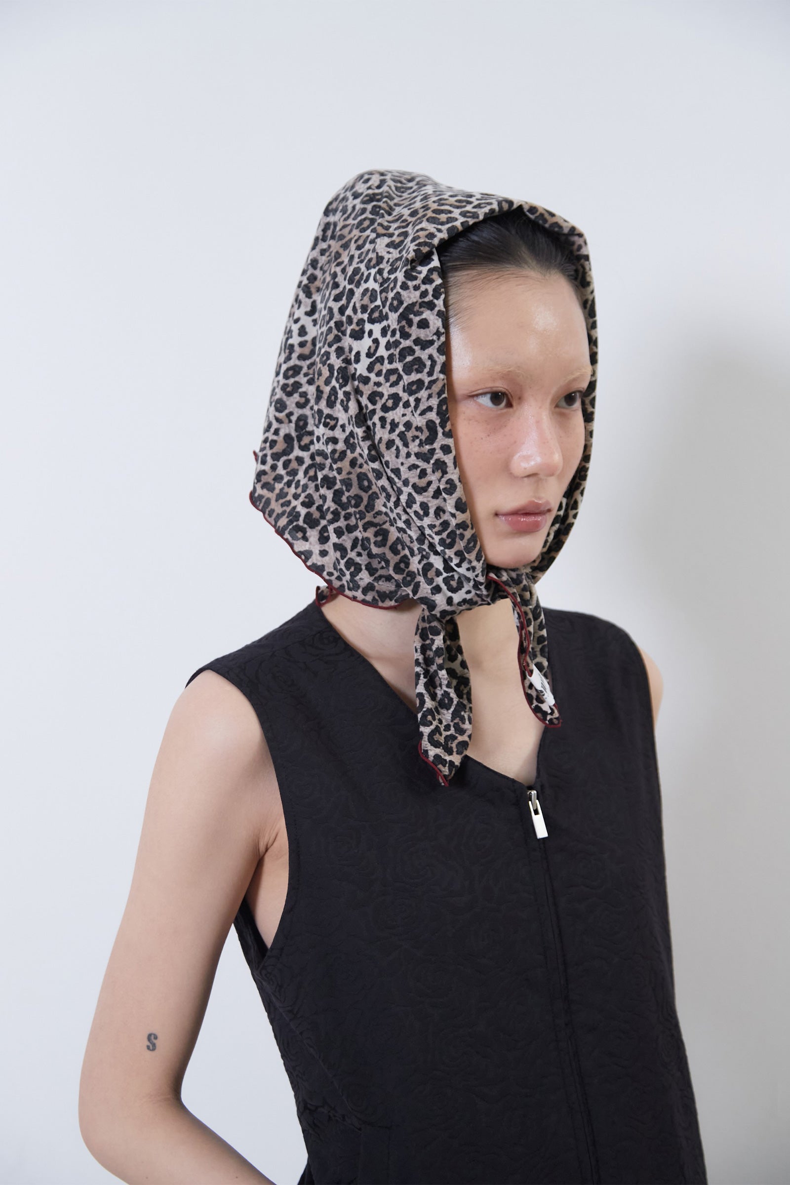 BURGUNDY LEOPARD SQUARE SCARF_LEOPARD