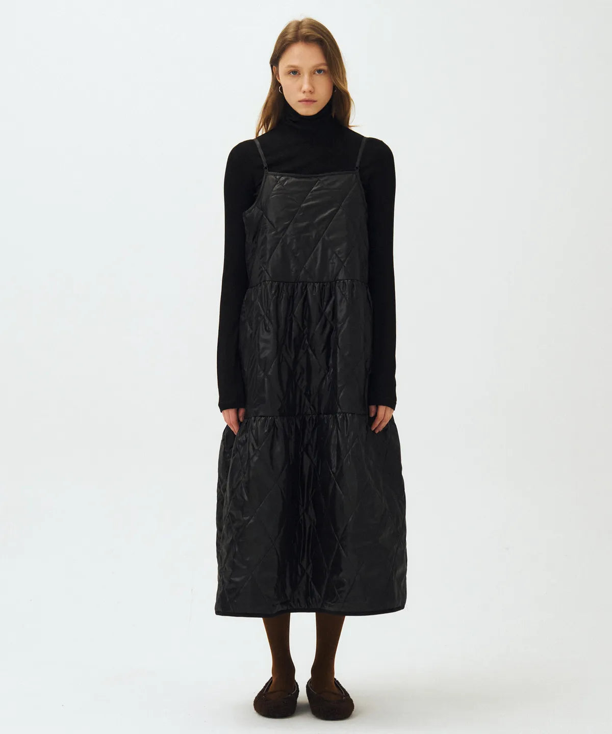GLOSSY QUILTING BACK OPEN DRESS_BLACK