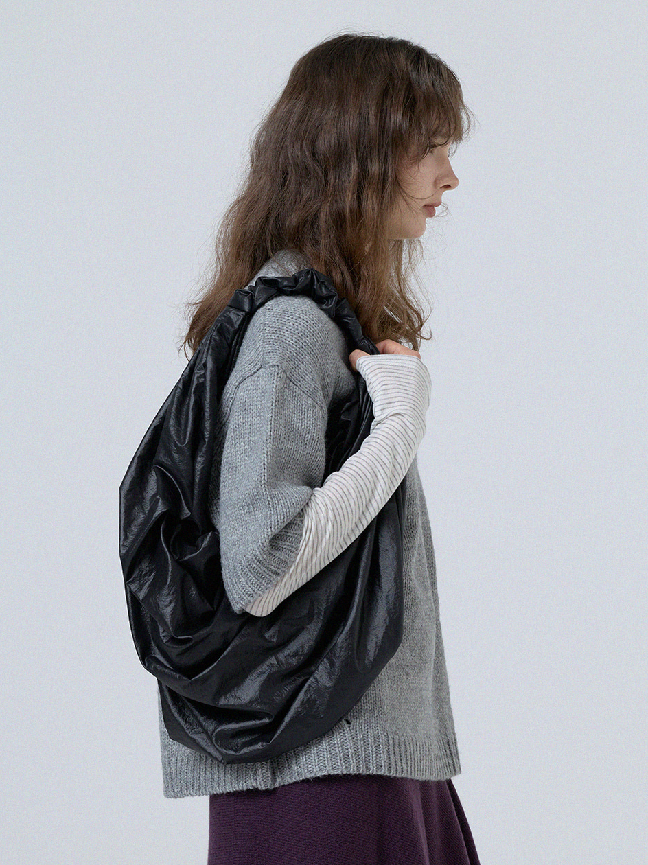 GLOSSY MID TANGLE TWIST BAG_BLACK