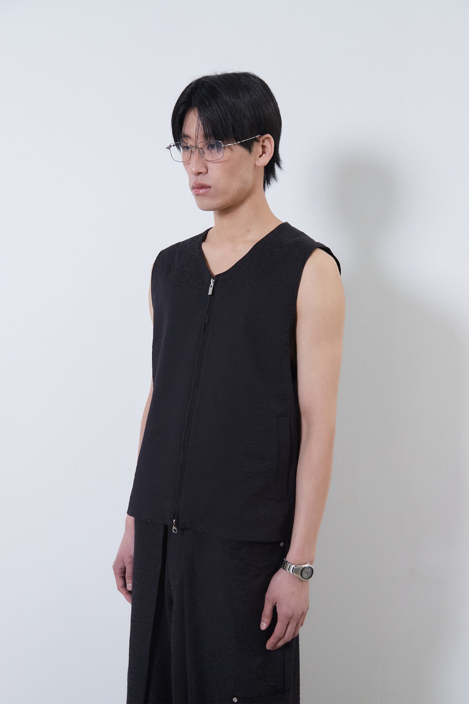 [MEN] FLOWER JACQUARD BELTED VEST_BLACK